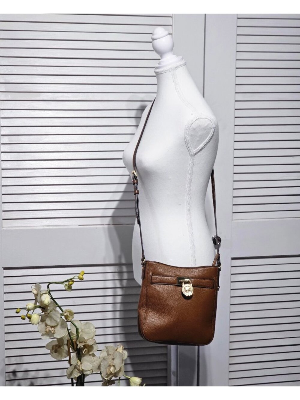 Michael Kors Women's Tan Pebbled Leather Hamilton Traveler Crossbody Bag  3371